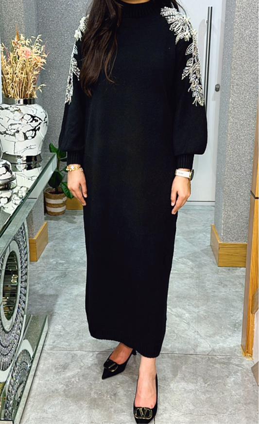 Yosra dress in black